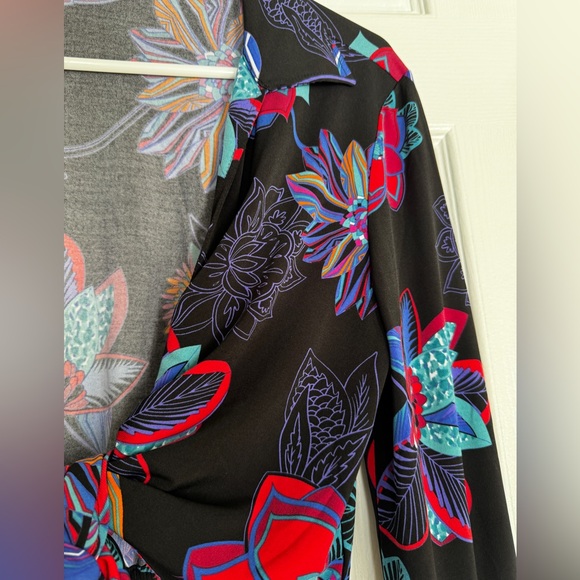 Iman Multicolor Tropical Wrap Crop Top EUC Small Long Sleeve - Picture 4 of 15